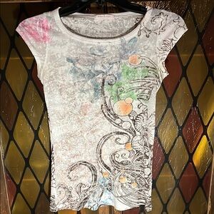 Romeo & Juliet Couture white/multicolor Cap Sleeve Burnout Graphic Tee